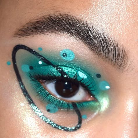 Artsy Makeup, Funky Makeup, Drag Make-up, Graphic Makeup, Eyeshadow Base, Makeup Eye Looks, Creative Eye Makeup, Creative Makeup Looks, Eye Makeup Art