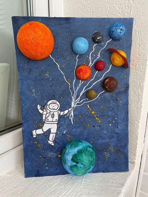 Galaxy School Project Ideas, Astronaut Art For Kids, Planets Board Decoration, Galaxy Painting For Preschoolers, Outer Space Themed Art Projects, Montessori Projects, Science Exhibition Projects, Solar System Projects For Kids, Planet Crafts