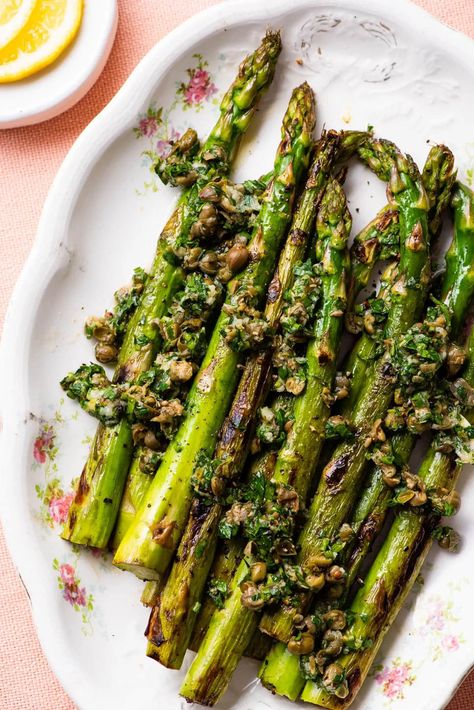 The secret to the perfect pan-fried asparagus? Using a cast iron skillet. This easy charred asparagus with lemon-caper relish will be your new fave side dish. thenewbaguette.com Baguette Recipes, Pan Fried Asparagus, Fried Asparagus, Baguette Recipe, Asparagus Fries, Vegan Soups, Cast Iron Skillet, Iron Skillet, Vegan Paleo