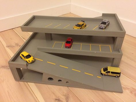 Kids Car Garage, Wooden Toy Garage, Diy Toys Car, Kids Woodworking Projects, Toy Car Garage, Auto Garage, Wood Projects For Kids, Toy Garage, Woodworking Projects For Kids