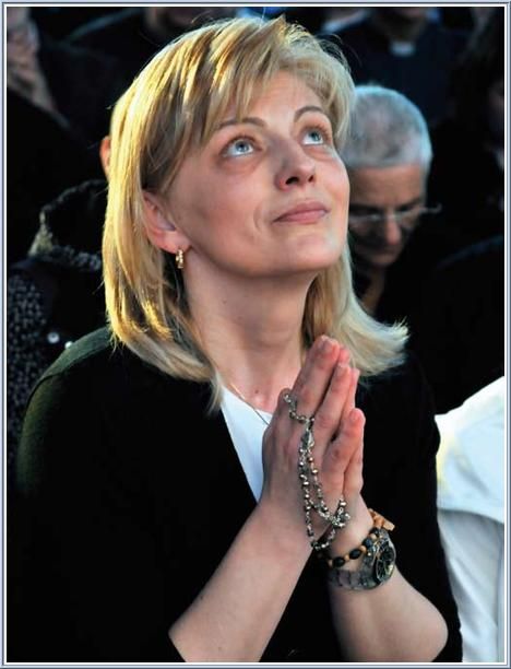 Mirjana during apparition Medjugorje Messages, Our Lady Of Medjugorje, Marian Apparition, Catholic Wallpaper, Prayer And Fasting, True Faith, Praying The Rosary, Holy Rosary, Praying To God