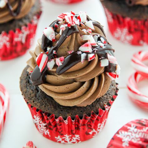 Vegan Peppermint Mocha, Peppermint Mocha Cupcakes, Chocolate Peppermint Cupcakes, Vegan Cupcake Recipes, Vegan Cupcake, Peppermint Cupcakes, Christmas Cupcakes Recipes, Peppermint Recipes, Mocha Cupcakes