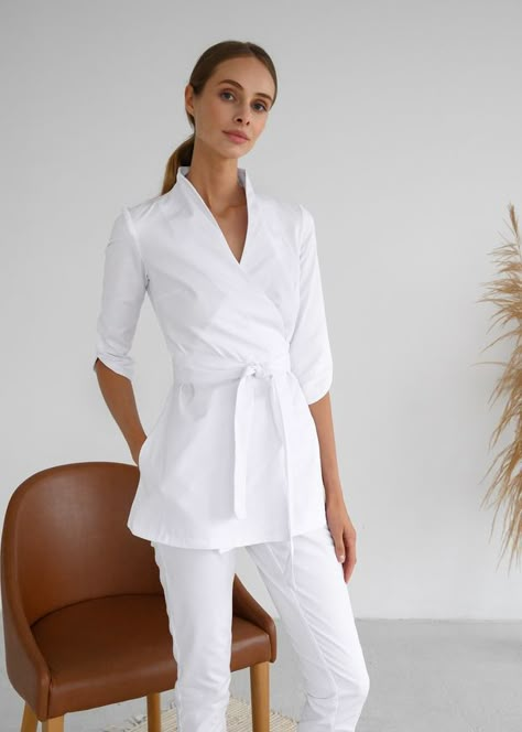 Female Doctor Outfit Medical, Medical Uniforms Woman, Salon Uniform Ideas, Beauty Salon Uniform Ideas, Beauty Salon Uniform, Housekeeping Uniform, Salon Uniform, Beauty Uniforms, Spa Uniform