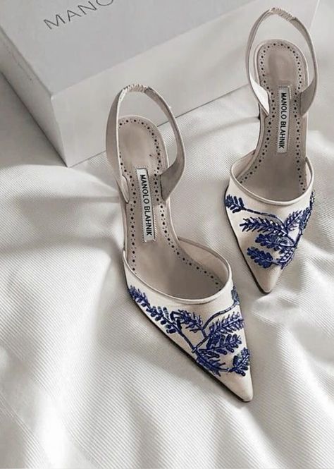 Vintage Manolo Blahnik Heels, Blue Manolo Blahnik Shoes Wedding, Manolo Blahnik Heels Outfit, Blue Manolo Blahnik Shoes, Manolo Blahnik Wedding Shoes, Vintage Manolo Blahnik, Manolo Blahnik Blue, Aura Blue, Manolo Blahnik Heels