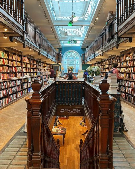 Book Reader Aesthetic, Aesthetic Writer, Daunt Books, Comic Book Writers, Reader Aesthetic, Amazon Shop, Uk London, Lodz, London Love