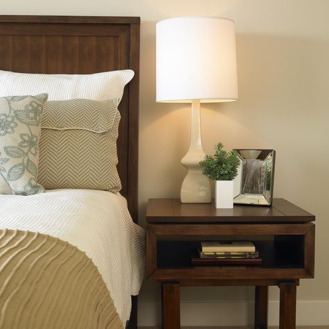 The perfect bedside lamp is the right height, width, and style for your bedroom, and is topped with the right shade. Bedside Lamps Ideas, Modern Small Desk, Bedroom Bedside Lamps, Feng Shui Colors, Bedroom Lamps Nightstand, Small Desk Lamp, Feng Shui Bedroom, White Lamp Shade, Nightstand Lamp