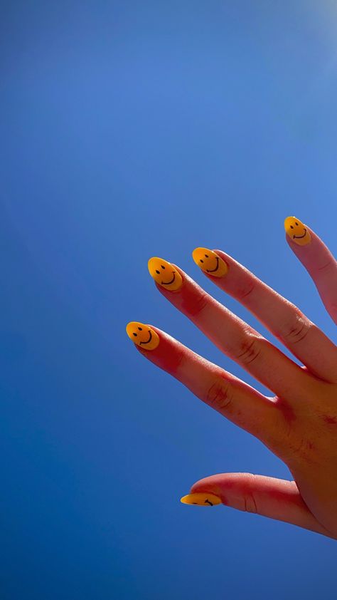 Happy Face Manicure, Smily Face Nail Design, Nails With Happy Face, Yellow Smiley Face Nails, Smile Face Nails, Happy Face Nails, Smile Nails, Smiley Nails, Smiley Face Nails