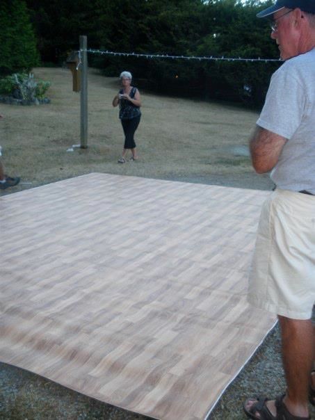 Diy Wedding Dance Floor, Dance Floor Diy, Seating Chart Wedding Diy, Outdoor Dance Floors, Dance Floor Vinyl, Diy Outdoor Weddings, Diy Wedding Reception, Dance Floor Wedding, Dance Floors