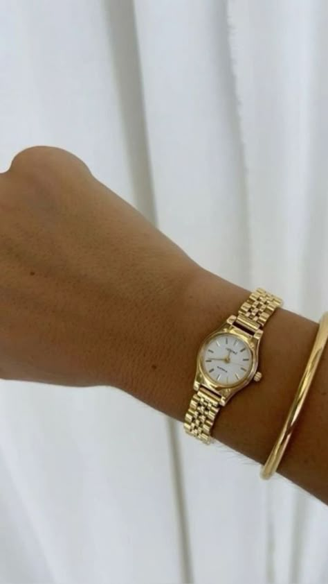 Minimalist Accessories Jewellery, Elegant Watches Women, Accessorize Jewellery, Gold Minimalist Jewelry, Dope Jewelry Accessories, Gold Watches Women, Wrist Jewelry, Dope Jewelry, Jewelry Fashion Trends