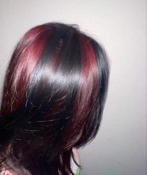 Magenta And Black Hair, Dyed Ends Of Hair Brunettes, Dyed Hair For Brunettes, Dyed Ends Of Hair, Short Grunge Hair, Grunge Hair, Brunette Hair, Brunettes, Color Ideas