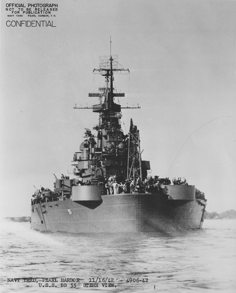 Stern of USS North Carolina (BB-55) at Pearl Harbor, Nov 1942. (imgur.com) 11.20 Uss Oklahoma, Uss North Carolina, Us Battleships, Battle Ships, Capital Ship, Us Navy Ships, United States Military, United States Navy, Pearl Harbor