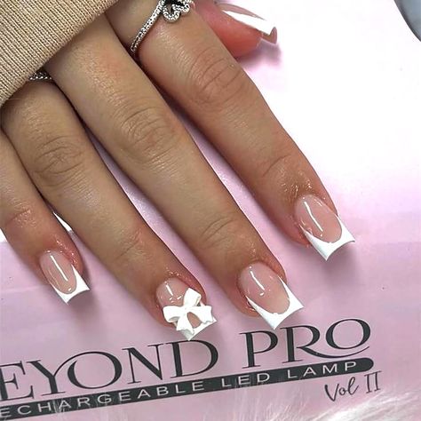 Classy Nails Acrylic Coffin Short, Small Classy Nails, Cute Nails White And Black, Tip Nails Square, Christmas Nails Square French Tips, Small Short Nails Acrylic Square, Pink Pearl Nails Square, Nails For Mini Prom, Short Sparkly French Tip Acrylic Nails