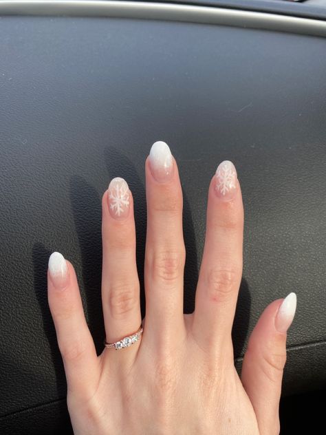 Ombre With Snowflake Nails, Cute Dip Powder Nails Winter, December Nails Dip Powder, Holiday Nails Winter Christmas Dip, Short White Winter Nails, Dip Powder Winter Nails, December Dip Nail Ideas, Christmas Dip Nail Ideas Short, Dip Nail Ideas Winter