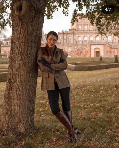 Hunt Outfit For Women, English Old Money Outfit, Classic English Fashion, English Style Outfit Women, English Country Side Outfit, English Lady Style, English Fall Fashion, English Countryside Fashion Women, British Countryside Aesthetic Outfits