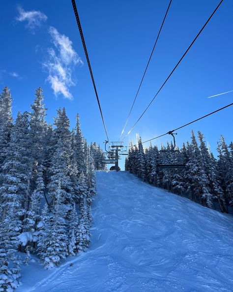 Beaver Creek Colorado Winter, Ski Lift Aesthetic, Colorado Wallpaper, Colorado Snowboarding, Snowboarding Aesthetic, Mood 2024, Colorado Christmas, Beaver Creek Colorado, Powder Snowboarding