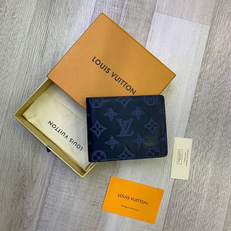 Super master quality 👌 Wallet For Men, Web Business, Lv Wallet, Louis Vuitton Men, Arab Emirates, United Arab Emirates, Men's Collection, Wallet Men, Coffee Bag