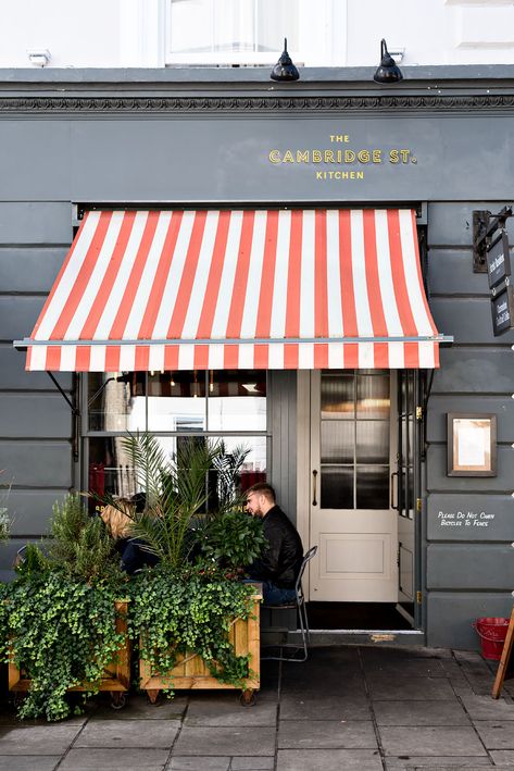 It all started with a picture of pancakes. And now, The Cambridge Street Kitchen in Pimlico is one of my favorite places for brunch in London Brunch London, Cafe Exterior, Storefront Design, Cambridge England, Cafe Shop Design, Outdoor Cafe, Coffee Shop Design, Cafe Shop, Cafe Design