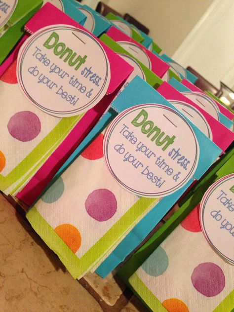 White Powdered Donuts in colorful baggies. Don't stress, Take your time and Do Your Best. Achievement Test Snacks, Acap Testing Treats, Staar Test Goodie Bags, Locker Snacks, Student Testing Motivation, Bucket Filler Book, Testing Treats For Students, Test Prep Motivation, Test Motivation