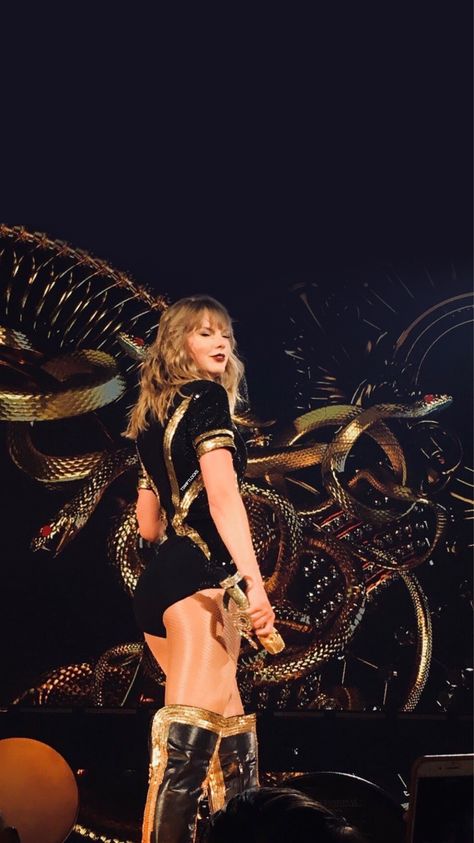 Taylor Swift Wallpaper Reputation, Taylor Swift Performing, Taylor Swift Fotos, Reputation Tour, Photos Of Taylor Swift, Taylor Swift Reputation, Taylor Swift Tour Outfits, Swift Tour, Estilo Taylor Swift