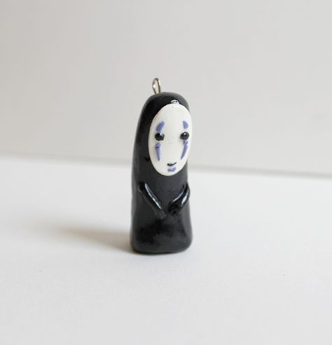 handmade no face from spirited away out of polymer clay No Face Clay, Ide Clay, Face Clay, Clay Keychain, Clay Crafts Air Dry, Polymer Clay Jewelry Diy, Polymer Crafts, Cute Polymer Clay, Clay Jewelry Diy