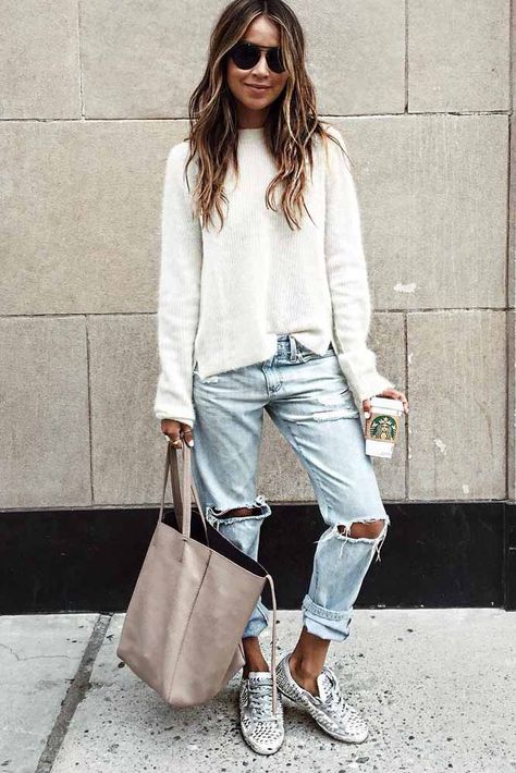 27 Cool Ways of Wearing Boyfriend Jeans Boyfriend Jeans Outfit, Looks Jeans, Comfy Casual Outfits, Sneakers Fashion Outfits, Stylish Winter Outfits, Ripped Boyfriend Jeans, Mode Casual, Spring Fashion Trends, Summer Fashion Trends