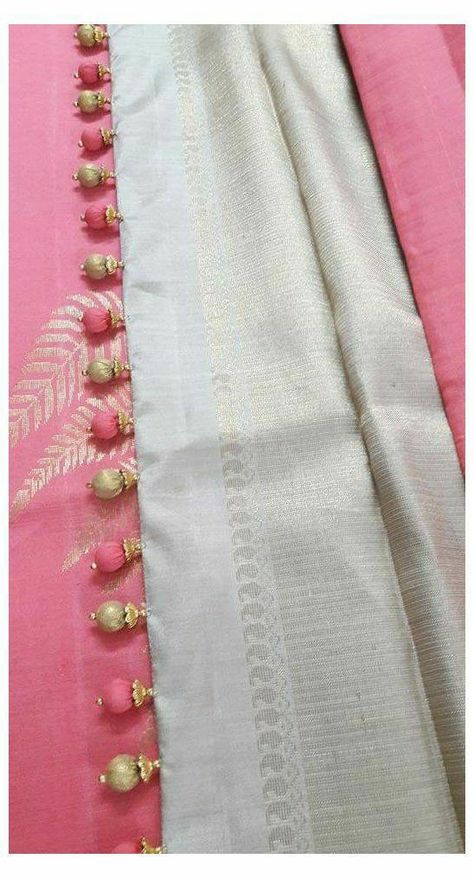 Tassel Dupatta Designs, Tossils For Saree, Saree Tussel Designs, Saree Gonda Designs Latest, Kuchulu For Sarees, Kongu Mudulu Designs, Kucchu Designs Saree, Saree Pallu Tassels, Tassels For Dupatta