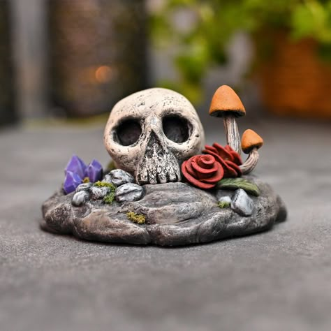 This little skull would be happy to live in your room ★ This creepy figurine was created of high quality polymer clay and resin. It is hand painted with acrylic paints and finished with varnish. The miniature was hand made with passion and care.  Material used: wire armature, polymer clay, resin, acrylic paints, varnish.  Check out my other handmade miniatures.  Have a good day and thank you for visiting my shop :) Fimo Halloween, Clay Monster, Halloween Diorama, Creepy Skull, Clay Monsters, Polymer Clay Halloween, Polymer Clay And Resin, Polymer Clay Resin, Clay And Resin