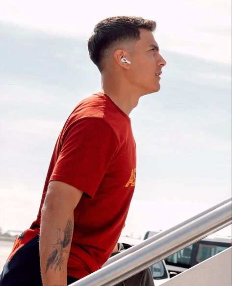 Formal Men Haircut, Dybala Hairstyle, Football Haircut, Dybala Haircut, Footballer Hairstyles, Soccer Player Hairstyles, Crazy Hair Boys, Dybala Hair, Soccer Players Haircuts