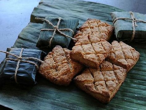 Lembas Bread Recipe, Lembas Bread, Kitchen Princess, Hobbit Food, Hobbit Party, Geek Food, Banana Leaves, Yummy Yummy, Food Themes