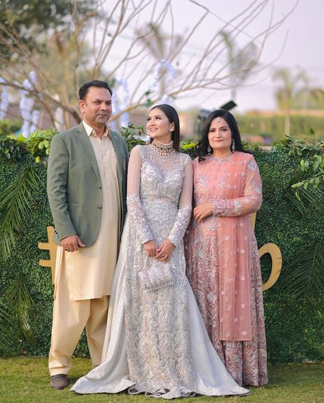 Sistrology Pic, Hira Faisal Dress, Hira Faisal, Faisal Sisters, Iqra Kanwal, Extra Dress, Asian Wedding Dress Pakistani, Long Bridal Hair, Asian Bridal Dresses