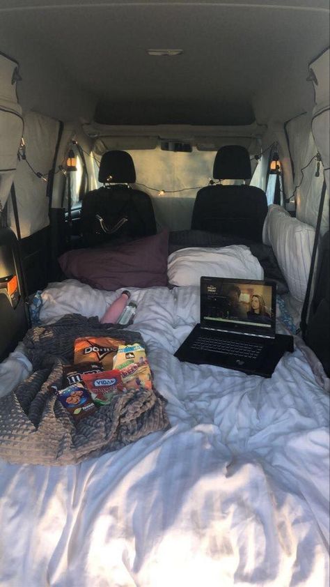 Car Living Aesthetic, Cozy Car Interior, Living In A Car, Sleep In Car, Living In Car, Car Deco, Road Trip Car, Campervan Life, Cute Date Ideas