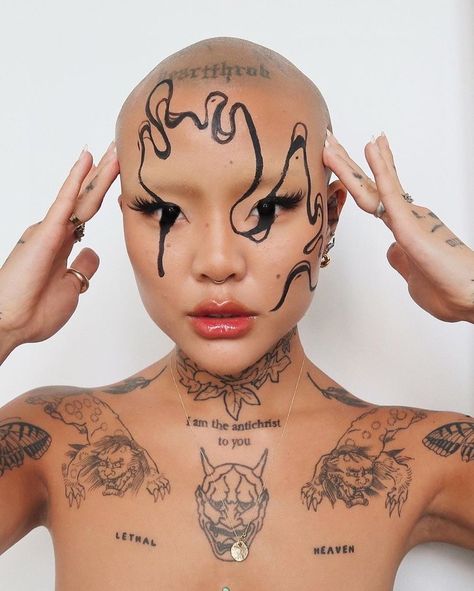 Body Contouring Tattoo, Mei Pang Makeup, Illusion Makeup, Mud Makeup, Korean Tattoo, Artsy Makeup, The Antichrist, Drag Make-up, Graphic Makeup