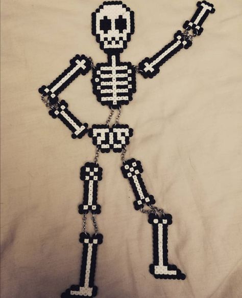 Skeleton Perler Beads, Hama Art, Jewellery Chain, Hama Mini, Perler Art, Skeleton Decorations, Halloween Beads, Diy Crafts To Do, Crystal Art