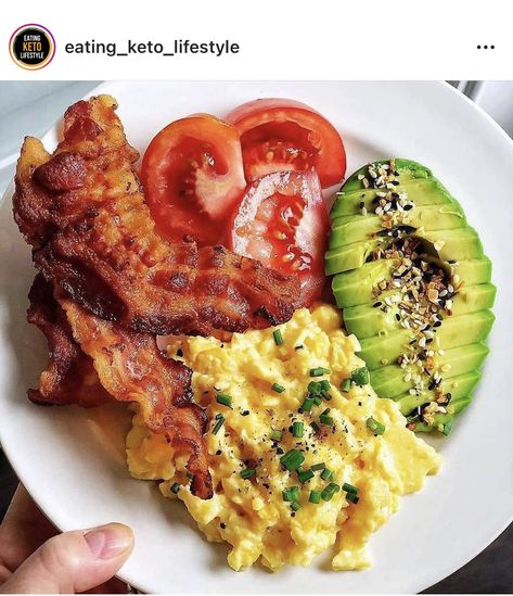 Campari Tomatoes, Soft Scrambled Eggs, Eggs And Avocado, Uncured Bacon, Healthy Food Inspiration, Healthy Food Dishes, Healthy Lifestyle Food, Healthy Food Motivation, Idee Pasto Sano