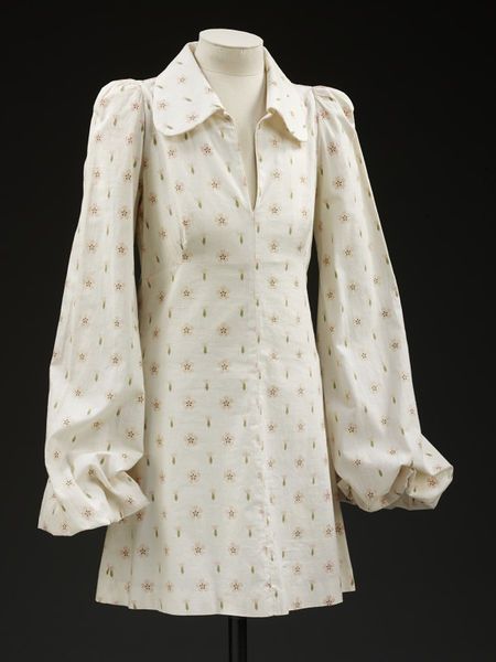 Mini dress by Biba, 1969 (Victoria & Alberts museum) Biba Dress, Fashion Trousers, Trousers Outfit, Trousers Details, Diy Vetement, History Fashion, 1970s Fashion, 1960s Fashion, Selling Clothes