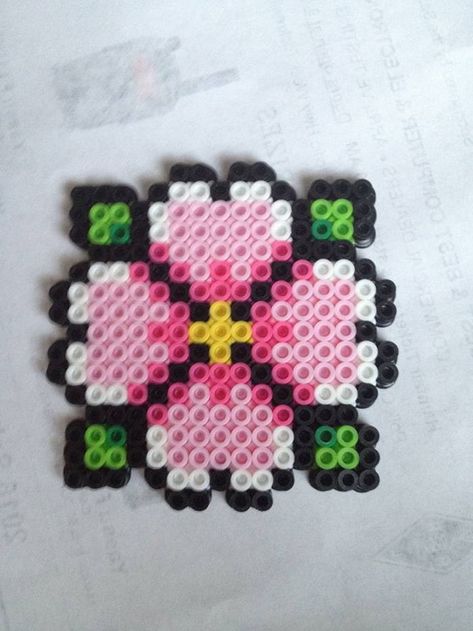 Lotus Perler Bead, Perler Beads Ideas Flowers, Flower Melty Beads, Hama Beads Patterns Flower, Flower Perler Bead Pattern, Fuse Beads Flower, Hama Beads Flower Pattern, Flower Iron Beads, Perler Ideas Cute