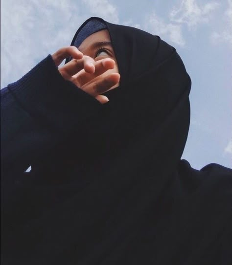 Follow me..!! Hidden Face Aesthetic, Muslim Girl, Face Aesthetic, Hijab Girl, Instagram, Black