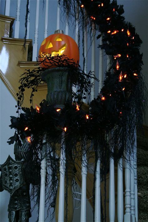 I really like the pumpkin set up on the black pedestal. .... halloween decor decorations Halloween Decor Diy, Easy Diy Halloween Decorations, Casa Halloween, Halloween Front Porch Decor, Easy Halloween Decorations, Diy Halloween Decor, Adornos Halloween, Elegant Halloween, Halloween Tattoo