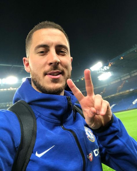 Chelsea Champions, Chelsea Football Team, Eden Hazard Chelsea, Hazard Chelsea, Didier Drogba, Sports Celebrities, 500 Followers, Eden Hazard, Soccer Motivation