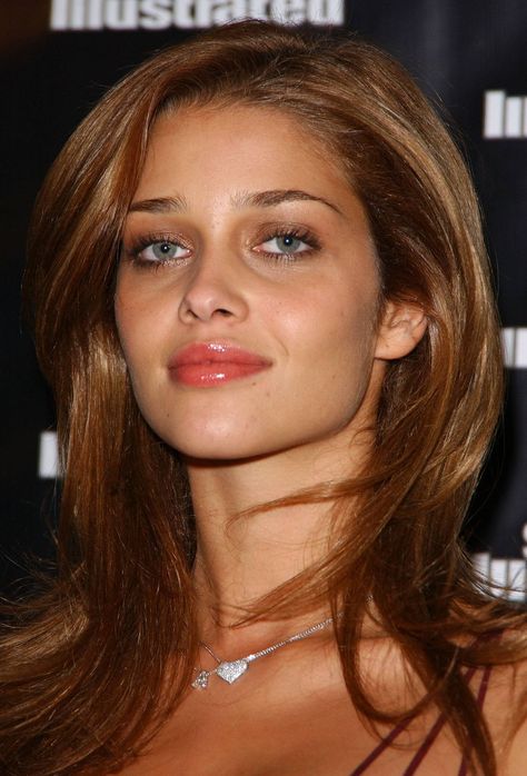 Anna Beatriz Barros, Kim Kardashian 2000's, Michele Alves, Red Hair Cartoon, High Definition Wallpapers, Alena Shishkova, 90s Supermodels, French Women, Hazel Eyes