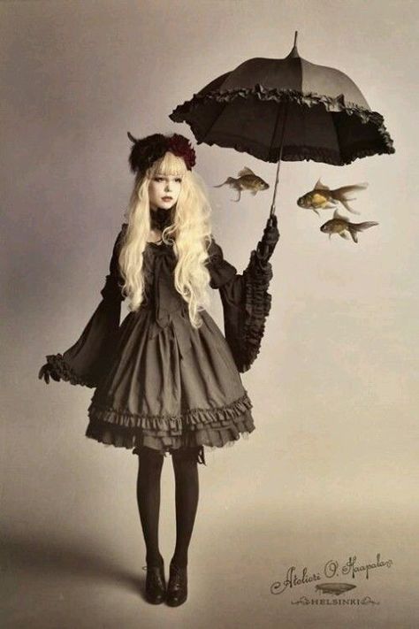 Blond Goth, Blonde Goth, Gothic Mode, Lolita Outfits, Style Kawaii, Fashion District, Gothic Beauty, Japanese Street Fashion, Mori Girl