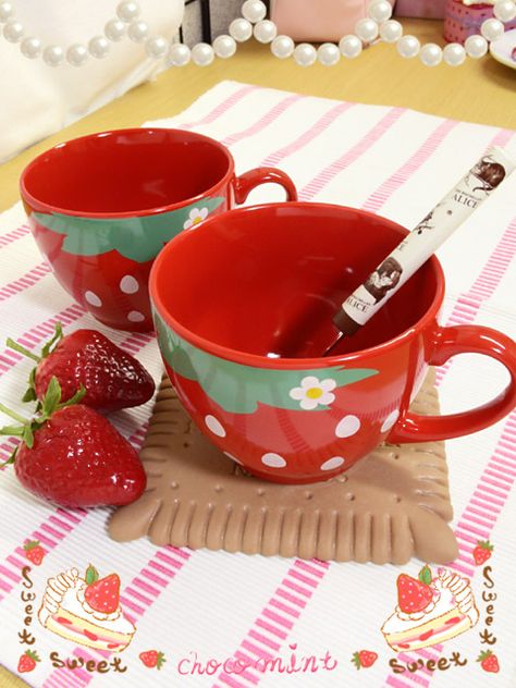 Strawberry Cups, Strawberry Cottage, Strawberry Tea, Strawberry Kitchen, Strawberry Decorations, Strawberry Patch, Red Cottage, Short Shorts, Cute Kitchen