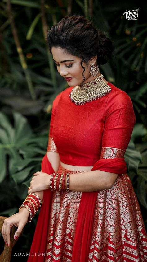 Banarasi Lehenga Blouse Design, Lehenga Red Bridal, Lehenga Blouse Design, Wedding Lehengas Bridal, Lehenga Banarasi, Bridal Wedding Lehenga, Red Bridal Lehenga, Best Indian Wedding Dresses, Lehenga Bridal