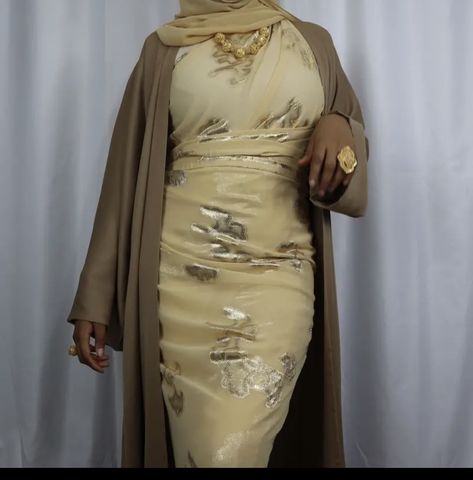 Somali Guntino With Abaya, Somali Guntino, Somali Aesthetic, Somali Clothes, Somali Dirac, Somali Clothing, Bold Fashion Outfits, Dirac Somali, Somali Beauty