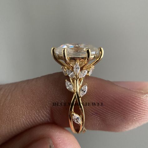 Gemstone Marquise Engagement Ring, Unique Engagement Rings Moissanite, 1920 Engagement Ring, Moissanite Engagement Ring Vintage, Dream Wedding Ring, Pretty Engagement Rings, Ring Inspo, Cute Engagement Rings, Future Engagement Rings