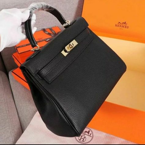 Get your favourite stylish bags from here 
Comes with original Box DustBag and PaperBag.🌠 ✈Worldwide Shipping 📩DM for Price & Quries ☺️ #hermes #hermesbags #fashion #fashionbags #trending #trendingbags #designer #designerbags #crossbags #handbags #girls #women #female #all #styllishbags Crossbags Women, Cross Bag, Hermes Bags, Stylish Bag, Fashion Bags, Original Box, Bags Designer, Dust Bag, Top Handle Bag