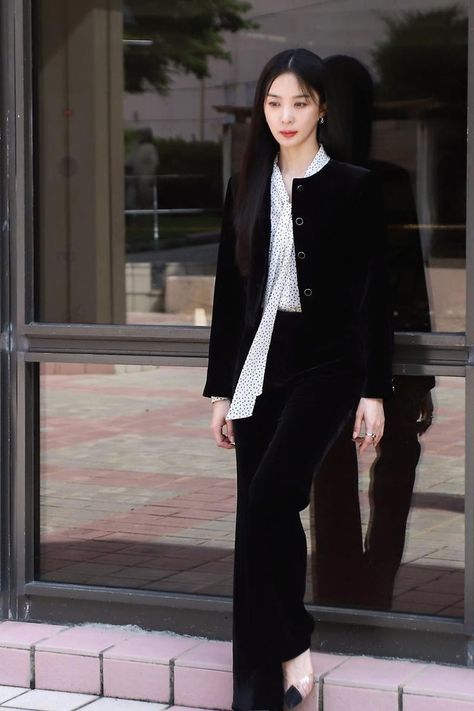 Lee Chung Ah, Comfy Korean Outfits, Lawyer Outfit, Ulzzang Fashion, Korean Actresses, Celebrity Outfits, Korean Outfits, Office Outfits, Classy Outfits