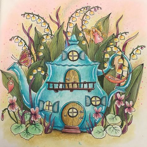 Isabell Vestermark on Instagram: “A Tea-pot house for the fairies! From #floracoloringbook by #mariatrolle @maria_trolle It’s another entry for my #sweetseptemberhome color…” Tea Pot Art Drawing, Teapot House Illustration, Teapot House Drawing, Fairy House Painting, Fairy House Drawing, Funky Houses, Teapot Drawing, Fairy Garden Drawing, Teapot House