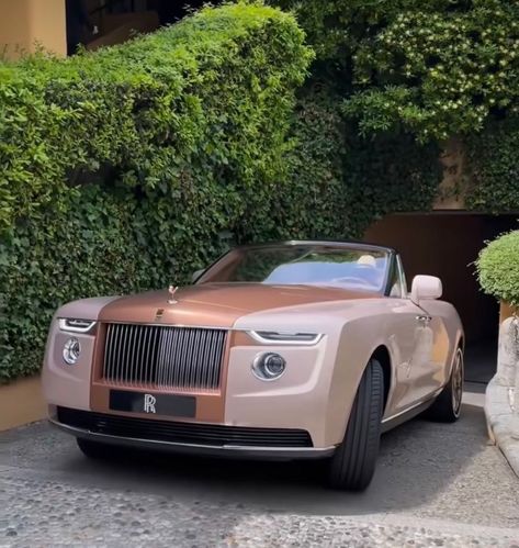 rose gold rolls Royce Rolls Royce Rose Gold, Rose Gold Rolls Royce, Rose Gold Luxury Aesthetic, Rolce Royce Ghost Black, Aesthetic Rolls Royce, Gold Rolls Royce, Pink Rolls Royce, Rose Royce Car, Rolls Royce Drophead