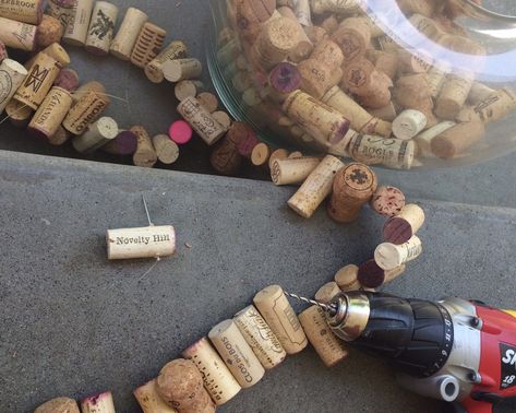 Wine Cork Garland, Cork Garland, Wine Cork Crafts Christmas, Cork Crafts Christmas, Diy Cork, Cork Crafts Diy, Large Glass Vase, Cork Diy, Wine Cork Crafts